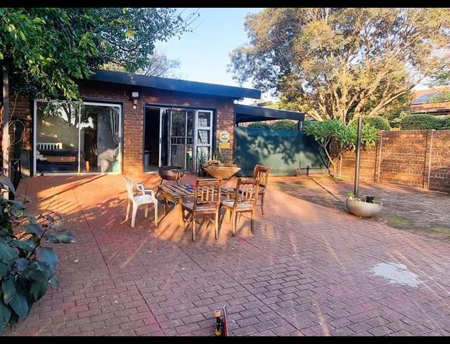 6 BEDROOM HOUSE FOR SALE IN WIERDA PARK